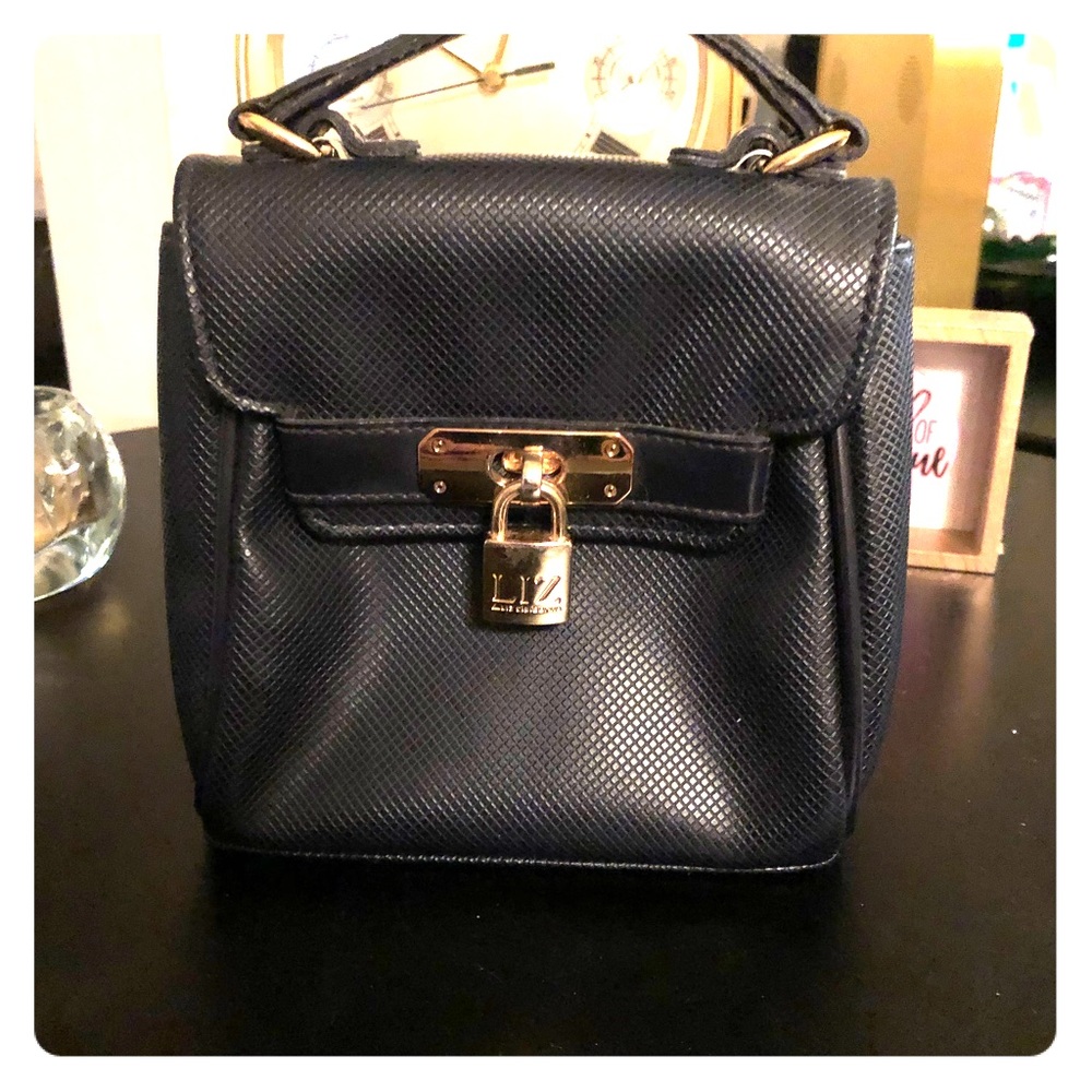 LIZ CLAIBORNE ~ Navy Blue clutch like new